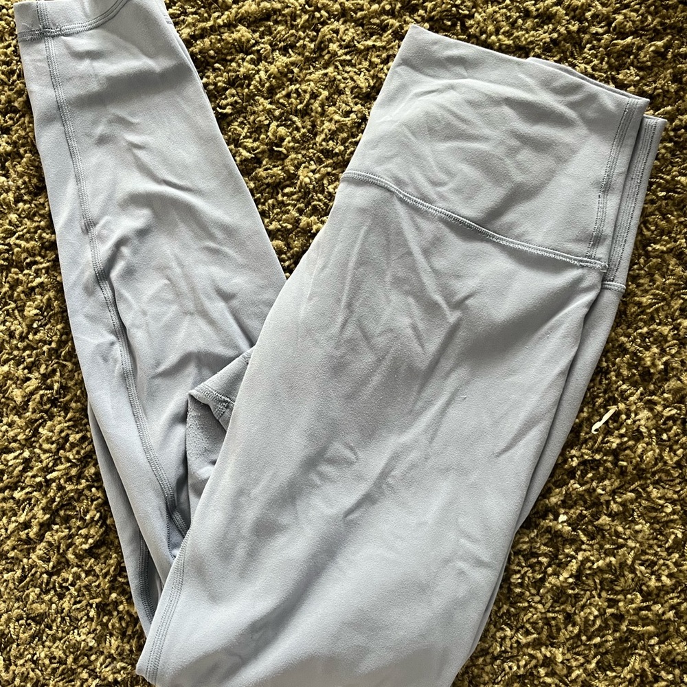 Size 10 Light blue aligns